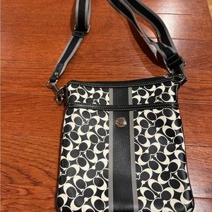 Coach body cross purse